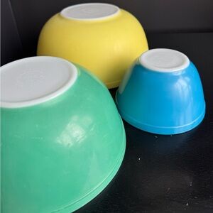 Pyrex 404, 403, 401 Primary Yellow, Green Blue Vintage Nesting Mixing Bowls